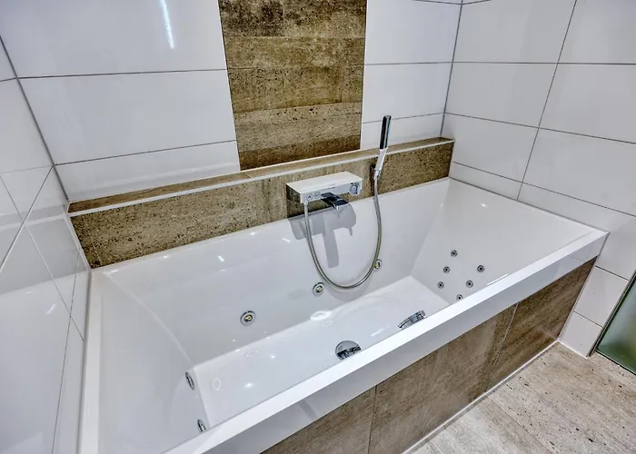 Leeuwen 3* Beneden-Leeuwen